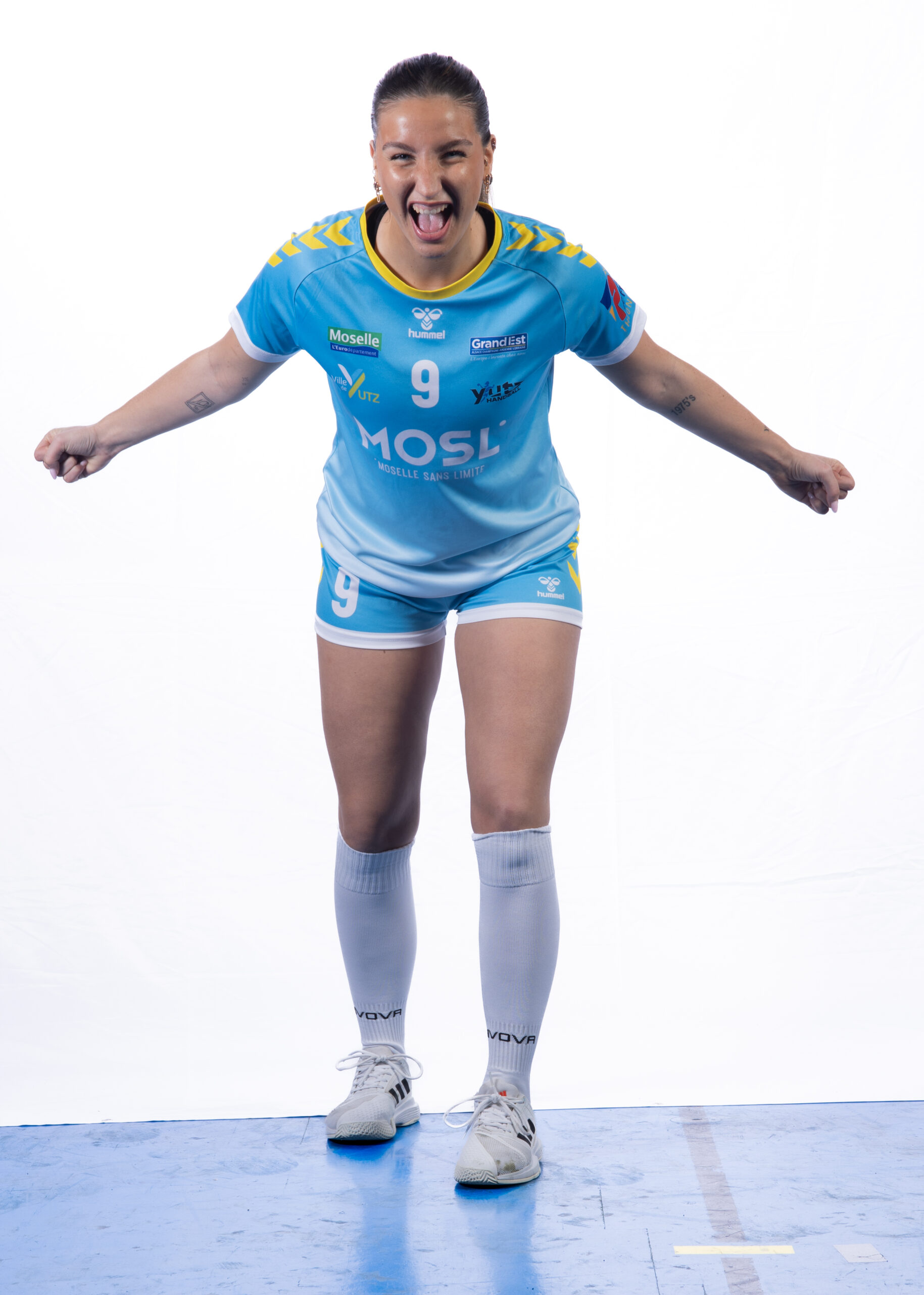 Yutz_Hand23_com1sport-20
